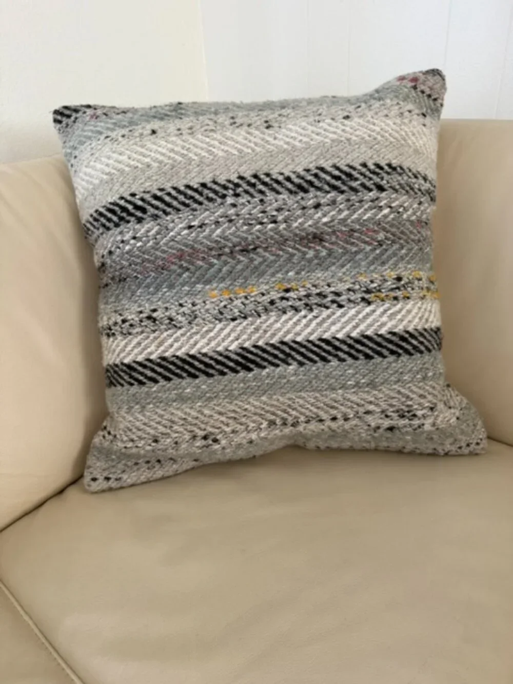 Crate&Barrel 22x22 wool & linen Pillow